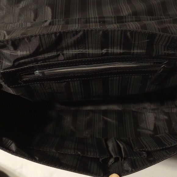 Kenneth Cole Reaction Messenger Bag - Picture 4 of 11